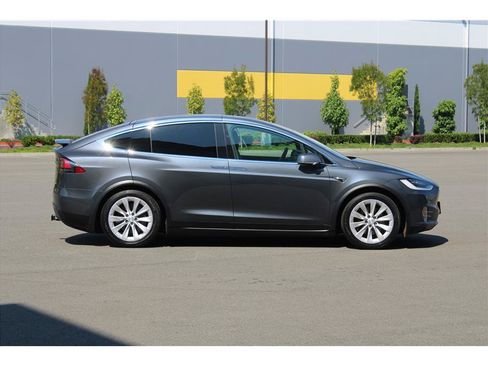 Used 2017 Tesla Model X 75D AWD/4WD image 4