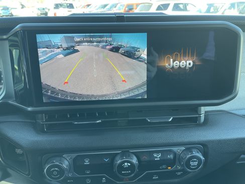 Certified 2025 Jeep Wrangler Willys image 29