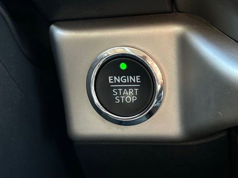 Used 2023 Ford Expedition XLT image 30