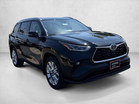 New 2026 Toyota Highlander Limited AWD/4WD image 3
