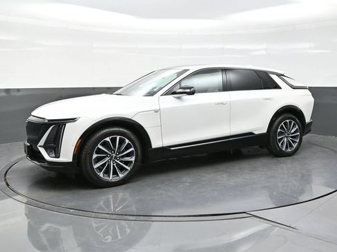 Certified 2024 Cadillac Lyriq Sport AWD/4WD image 3