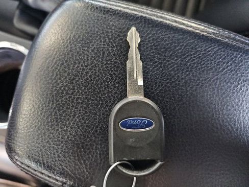 Used 2003 Ford Thunderbird image 25