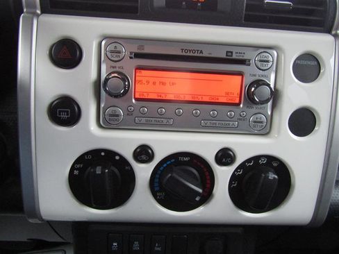 Used 2011 Toyota FJ Cruiser 4WD image 18