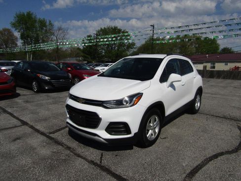 Used 2020 Chevrolet Trax LT FWD image 3