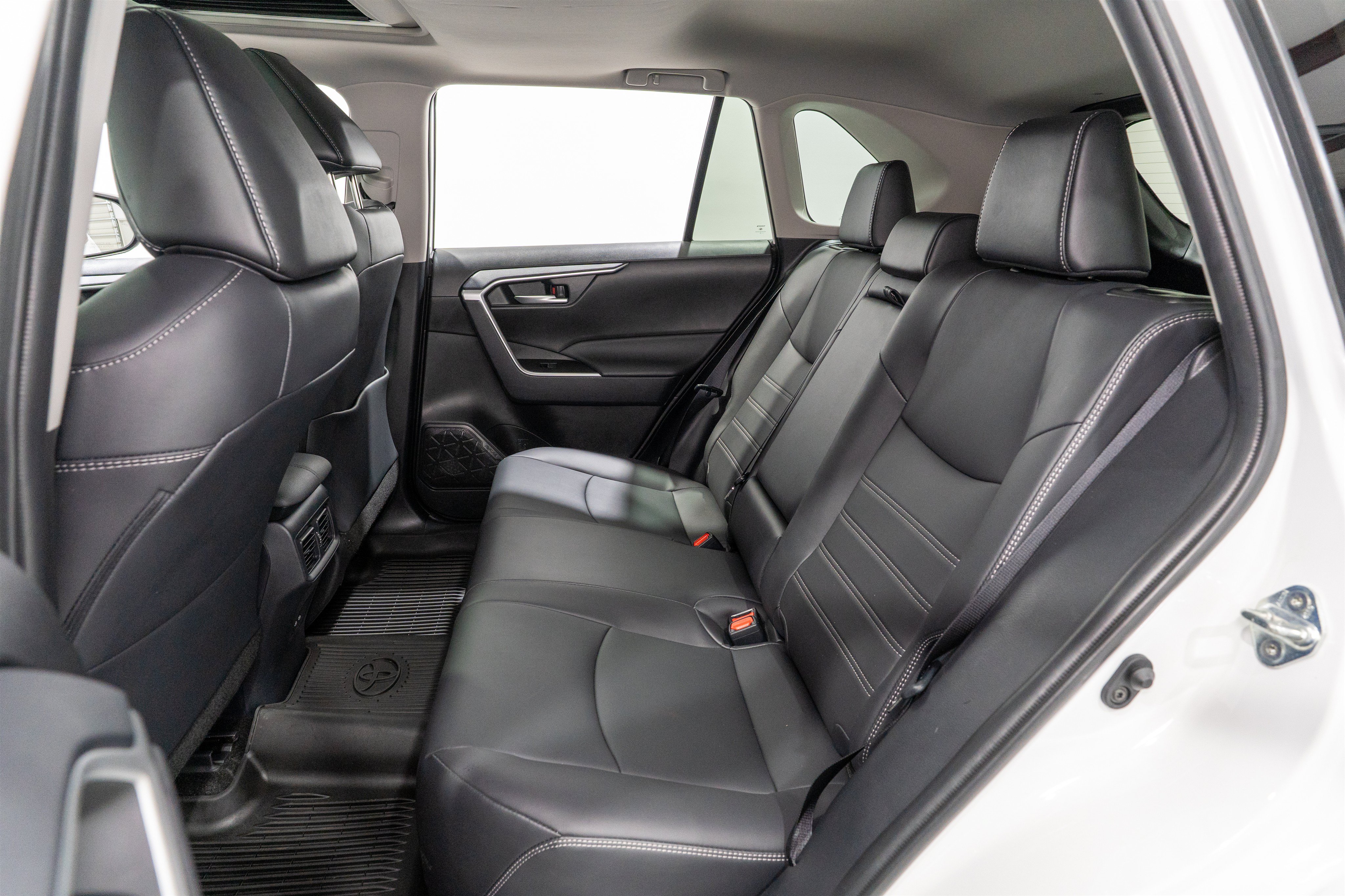 Used 2025 Toyota RAV4 XLE Premium w/ Weather Package FWD image 31