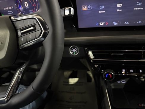 Used 2025 Chevrolet Traverse LT w/ Enhanced Driving Package image 18