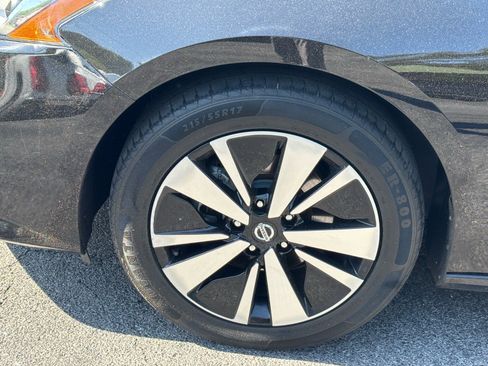 Used 2021 Nissan Altima 2.5 SV image 6