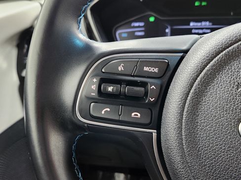 Used 2020 Kia Niro Touring image 33