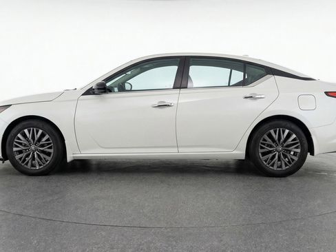 Used 2025 Nissan Altima 2.5 SV image 5
