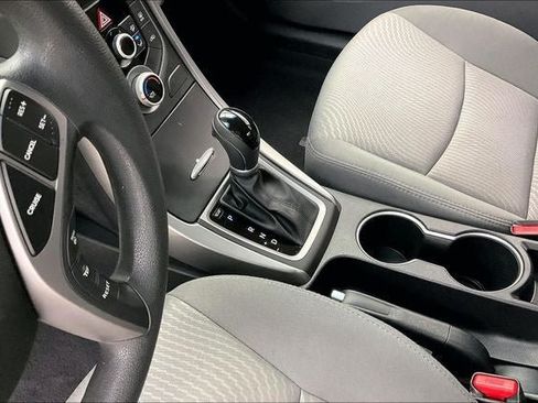 Used 2014 Hyundai Elantra SE FWD image 15
