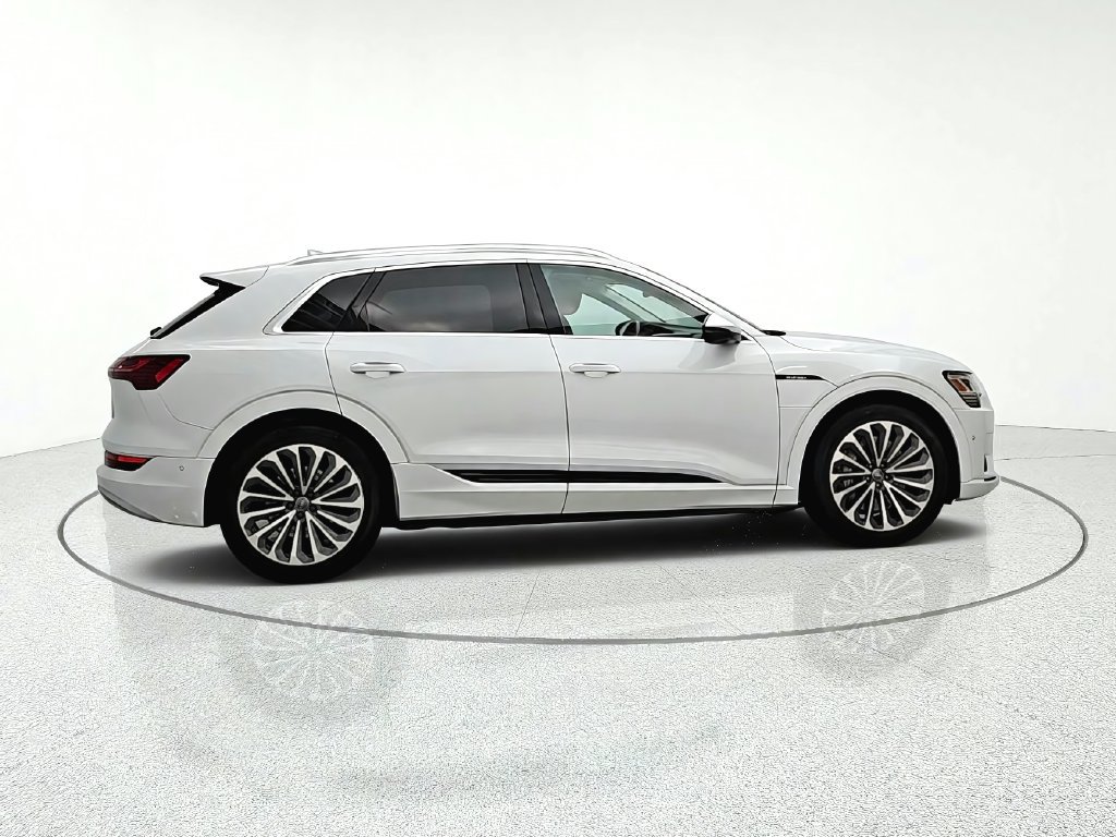 Used 2019 Audi e-tron Prestige w/ Prestige Package AWD/4WD image 7