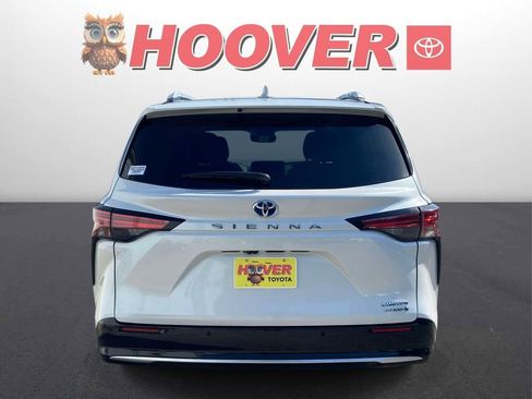 Used 2024 Toyota Sienna Limited FWD image 3