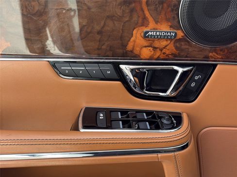 Used 2018 Jaguar XJ L Portfolio AWD/4WD image 28