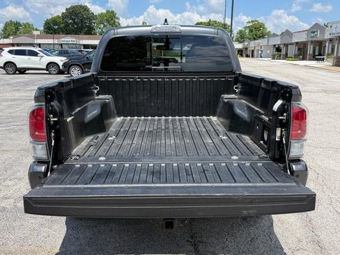 Used 2020 Toyota Tacoma TRD Sport w/ Technology Package AWD/4WD image 5