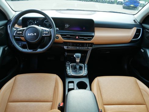 Certified 2024 Kia Seltos SX w/ SX Sunroof Package AWD/4WD image 10