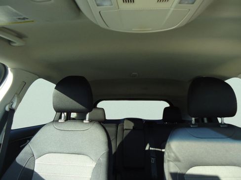 Used 2018 Ford Edge SE image 26