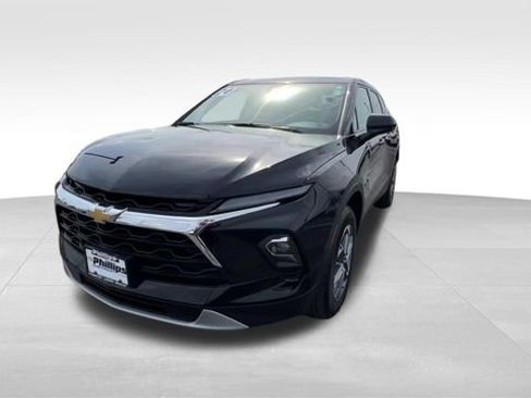 Used 2024 Chevrolet Blazer LT FWD image 2