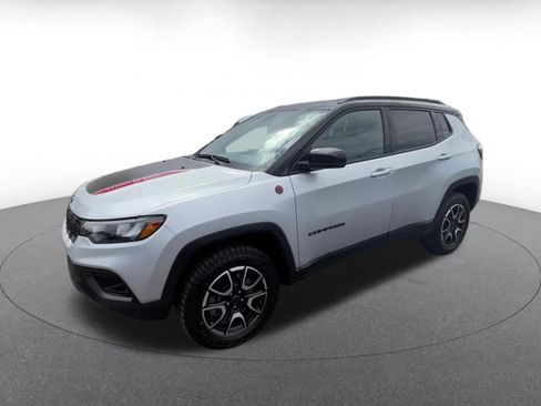 Used 2025 Jeep Compass Trailhawk AWD/4WD image 8