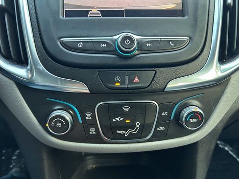 Used 2022 Chevrolet Equinox LS AWD/4WD image 11