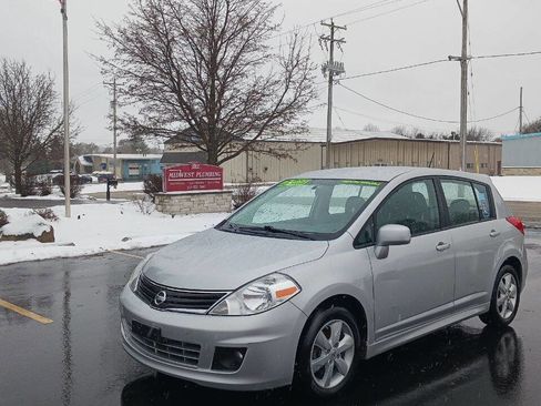 Used 2010 Nissan Versa SL w/ Premium Pkg image 1