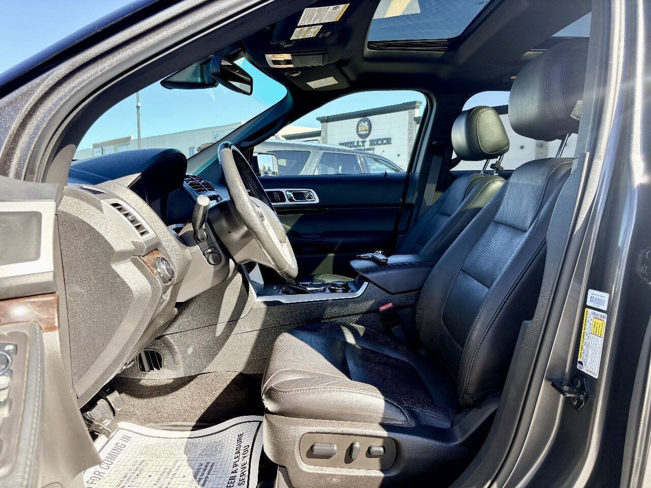Used 2015 Ford Explorer Limited w/ Equipment Group 302A AWD/4WD image 10