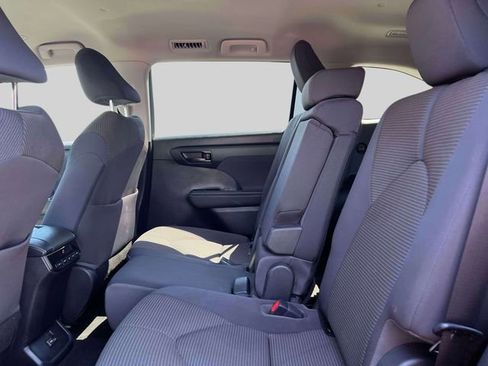 Used 2023 Toyota Highlander LE image 15