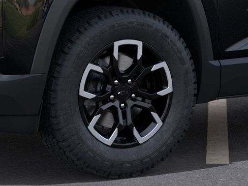 New 2026 Chevrolet Equinox ACTIV w/ Convenience Package III FWD image 9