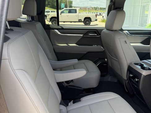 Used 2024 GMC Acadia Elevation w/ Luxury Package FWD image 5