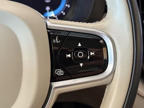 Used 2022 Volvo XC60 B5 Inscription w/ Advanced Package FWD image 28