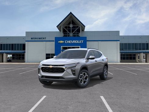 New 2026 Chevrolet Trax LT w/ Driver Confidence Package FWD image 8