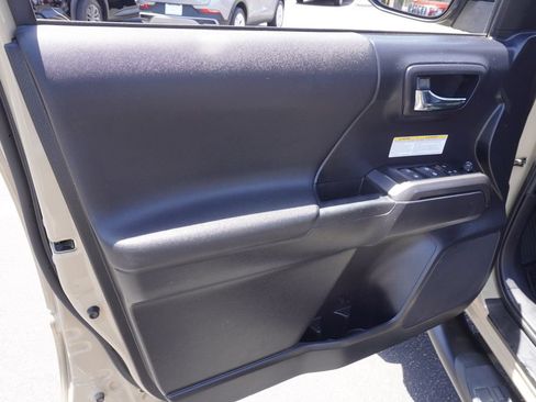 Used 2020 Toyota Tacoma TRD Off-Road w/ Technology Package RWD image 15