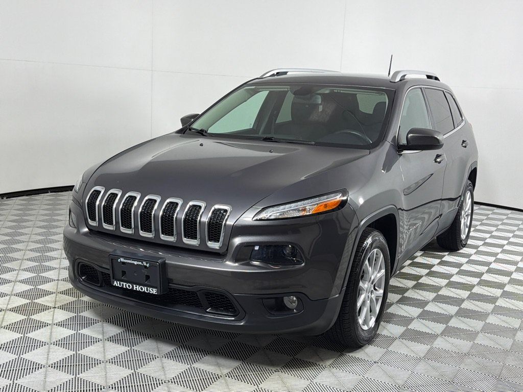 Used 2017 Jeep Cherokee Latitude FWD image 9