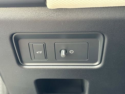 Used 2023 Land Rover Discovery S R-Dynamic image 31