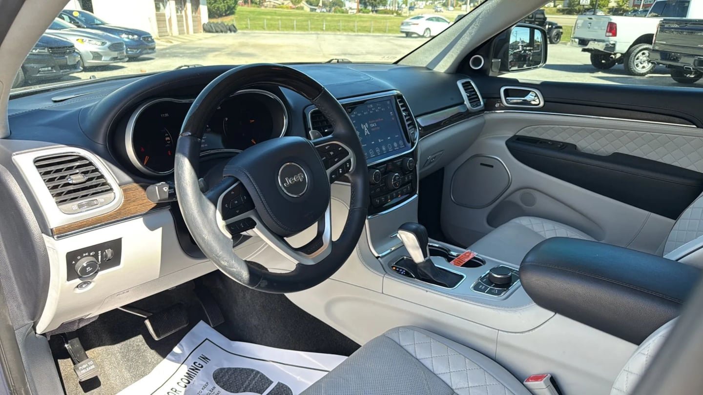 Used 2020 Jeep Grand Cherokee Summit AWD/4WD image 9