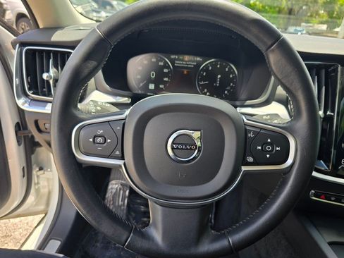 Used 2020 Volvo S60 T5 Momentum FWD image 17