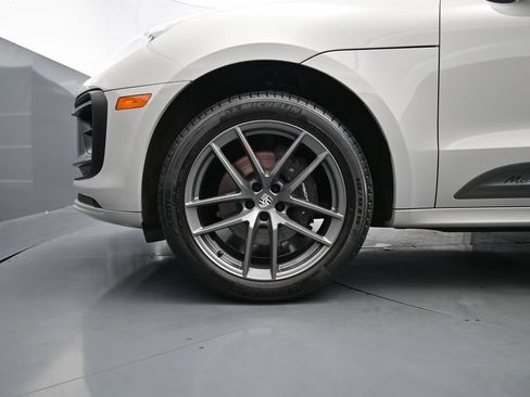 Certified 2025 Porsche Macan Turbo AWD/4WD image 4