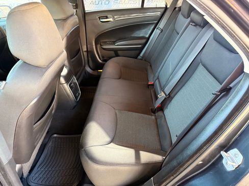 Used 2019 Chrysler 300 Touring w/ Sport Appearance Package image 18