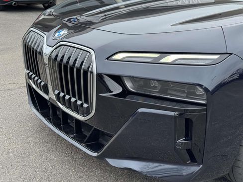 Used 2023 BMW 760i xDrive image 10