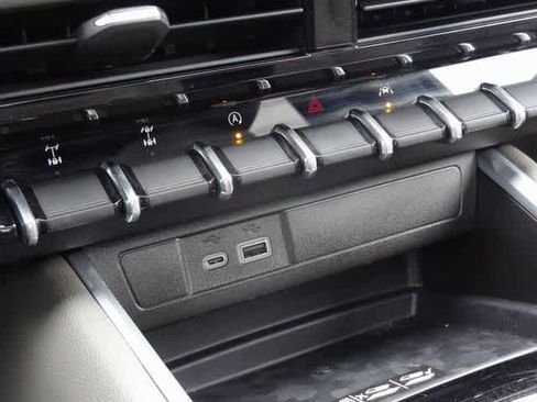 Used 2026 Chevrolet Colorado ZR2 w/ Technology Package image 34