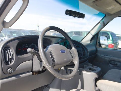 Used 2005 Ford E-150 and Econoline 150 RWD image 15