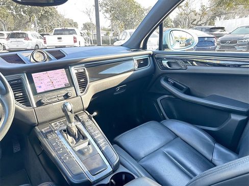Used 2018 Porsche Macan image 25
