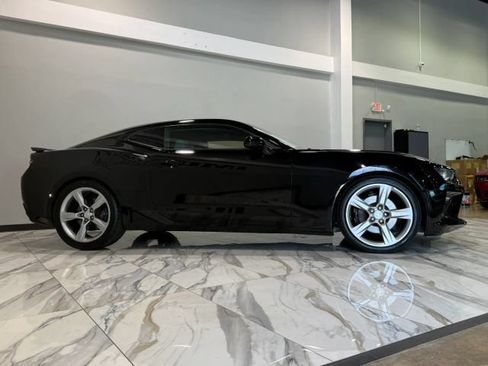 Used 2018 Chevrolet Camaro SS RWD image 2
