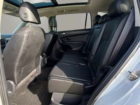 Used 2018 Volkswagen Tiguan SE w/ Panoramic Sunroof Package AWD/4WD image 11