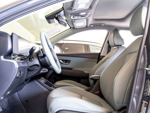 Used 2024 Hyundai Kona Limited image 16