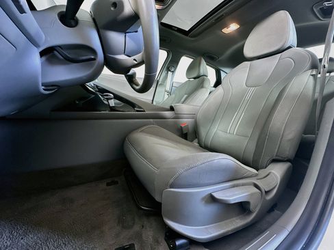 Used 2025 Hyundai Elantra SEL FWD image 13