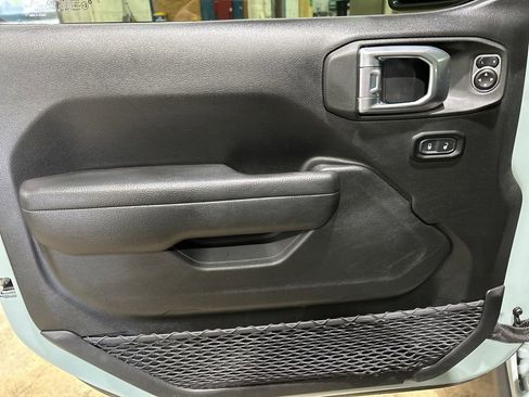 Used 2023 Jeep Wrangler Unlimited Rubicon w/ Cold Weather Group AWD/4WD image 14