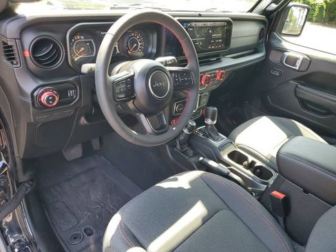 Used 2024 Jeep Gladiator Rubicon w/ Convenience Group AWD/4WD image 18