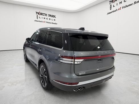 Used 2025 Lincoln Aviator Reserve w/ Equipment Group 201A AWD/4WD image 3