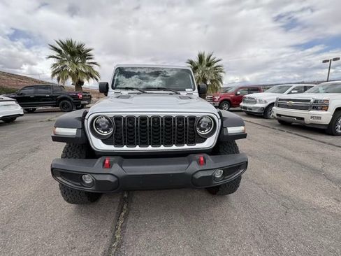 Used 2024 Jeep Wrangler Unlimited Rubicon w/ Technology Group image 8