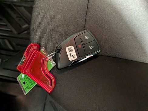 Certified 2024 Chevrolet Colorado Trail Boss w/ Technology Package image 30